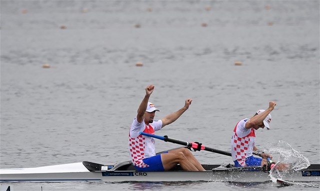 Martin Sinkovic (b), Valent Sinkovic (s), Men's Pair, Croatia, 2021 European Rowing Championships, Varese, Italy / Detlev Seyb/MyRowingPhoto.com