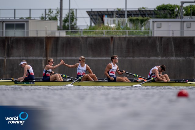 James Fox (b), Oliver Stanhope, Ellen Buttrick, Giedre Rakauskaite (s), Erin Kennedy (c), PR3 Mixed coxed four, Great Britain, 2020 Paralympic Games Regatta, Tokyo, Japan / World Rowing/Benedict Tufnell