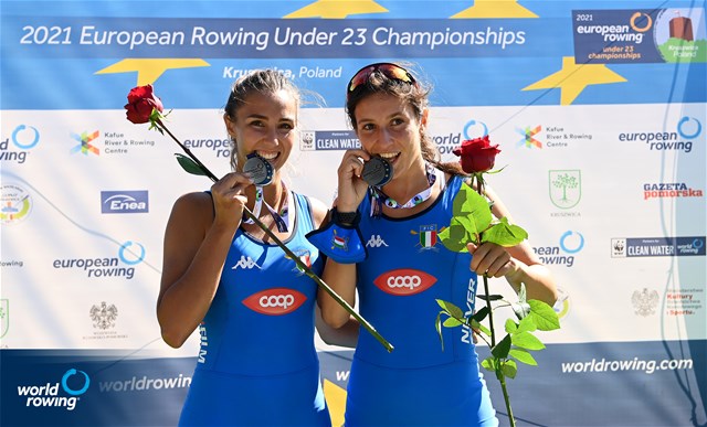 Maria Zerboni (b), Greta Parravicini (s), Lightweight Women's Pair, Italy, gold, 2021 European Rowing Under 23 Championships, Kruszwica, Poland / Detlev Seyb/MyRowingPhoto.com