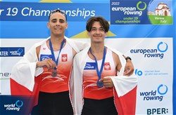 Piotr Sliwinski (b), Daniel Galeza (s), Men's Double Sculls, Poland, Bronze, 2022 European Rowing Under 19 Championships, Varese, Italy / Detlev Seyb/MyRowingPhoto.com