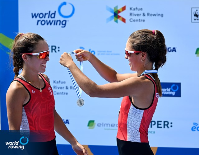 Alessia Palacios (b), Valeria Palacios (s), Lightweight Women's Pair, Peru, Silver, 2022 World Rowing Under 19 & Under 23 Championships, Varese, Italy / Detlev Seyb/MyRowingPhoto.com