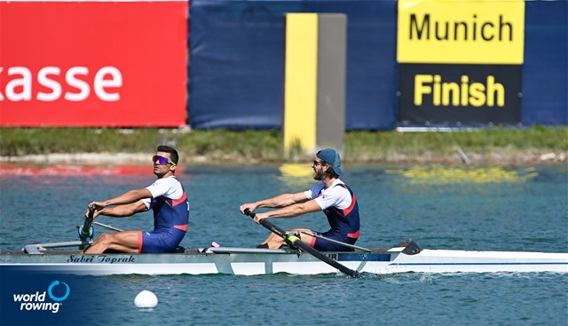 Enes Yenipazarli (b), Bayram Sonmez (s), Lightweight Men's Pair, Turkiye, 2022 European Rowing Championships, Munich, Germany / Detlev Seyb/MyRowingPhoto.com