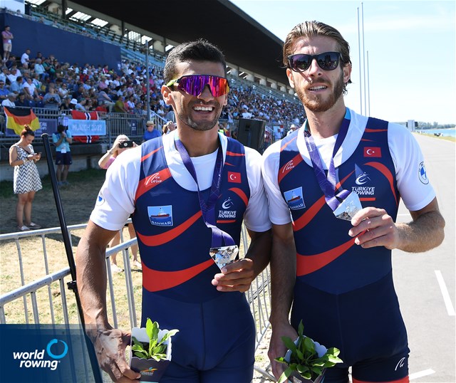 Enes Yenipazarli (b), Bayram Sonmez (s), Lightweight Men's Pair, Turkiye, Silver, 2022 European Rowing Championships, Munich, Germany / Detlev Seyb/MyRowingPhoto.com