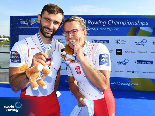 Jolanta Majka (b), Michal Gadowski (s), PR2 Mixed double sculls, Poland, Silver, 2022 World Rowing Championships, Racice, Czech Republic / Detlev Seyb/MyRowingPhoto.com