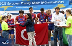 Erdem Ahmet, Gokmen Kaan Sezer, Yigit Yasar Dogruok, Yusuf Ziya Ates, Selin Boz, Men's Coxed Four, Turkiye, Gold, 2023 European Rowing Under 19 Championships, Brive-la-Gaillarde, France / Detlev Seyb/MyRowingPhoto.com